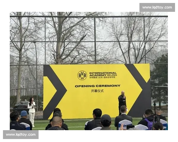 多特蒙德东亚主管携吉祥物艾玛助力常州队，青训合作再谱新篇